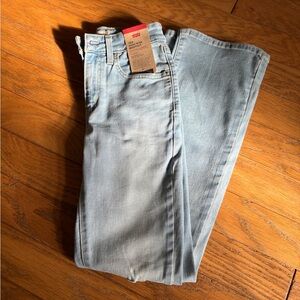 NEW Levi’s 725 High Rise Bootcut Denim Jeans